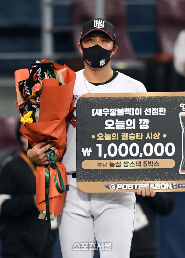 [포토]KT 황재균, KS 2차전 결승타로 '오늘의 깡!'