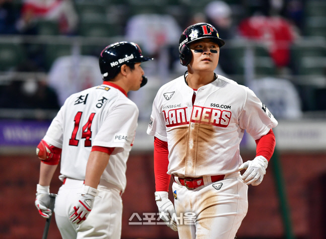 6회말 동점득점 추신수[포토]