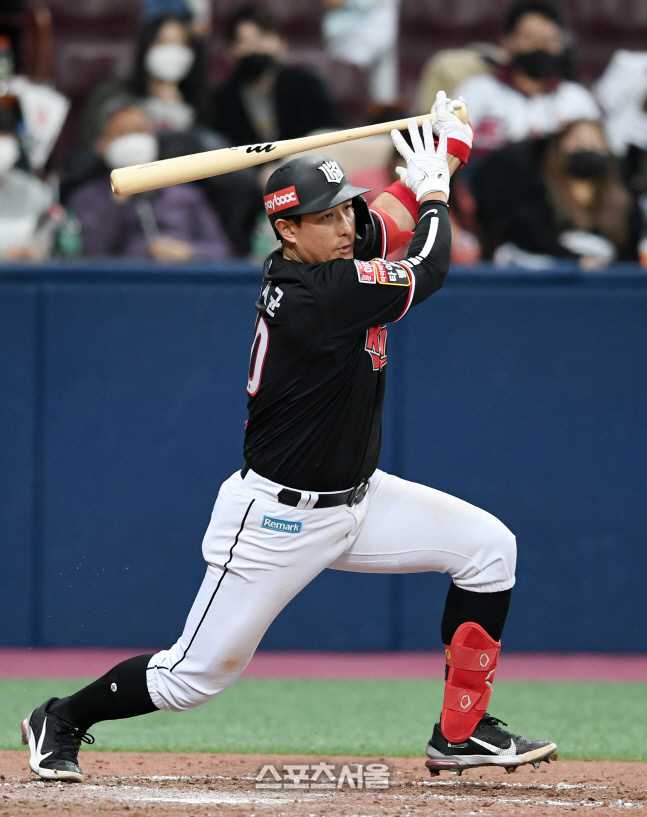 [포토]KT 황재균, 안타 간다!