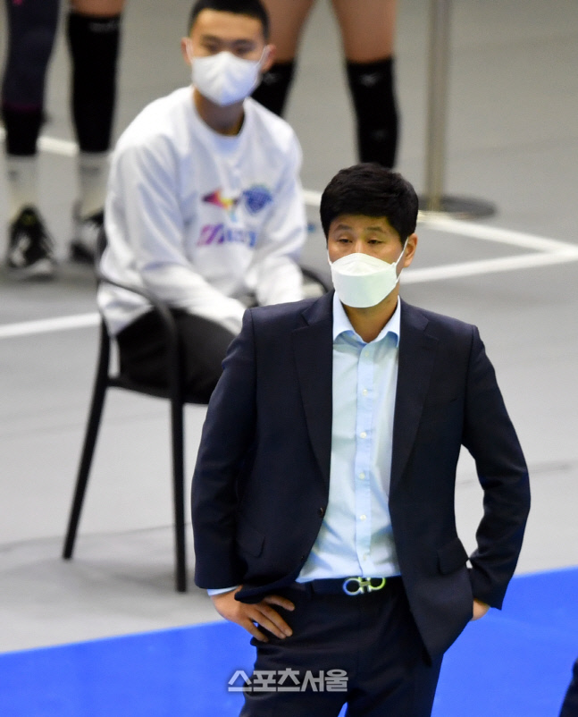 '힘 한번 못 써보고 패한' 도로공사 김종민 감독[포토]