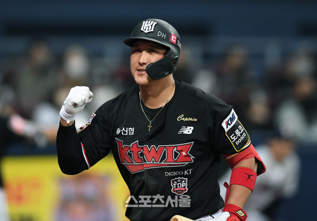 [포토]KT 황재균, 1점 더 뽑았어!