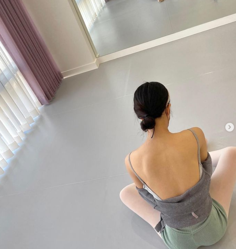 발레로 다져진 '매끈' 등라인, 고민시의 우아한 취미생활 [★SNS] 