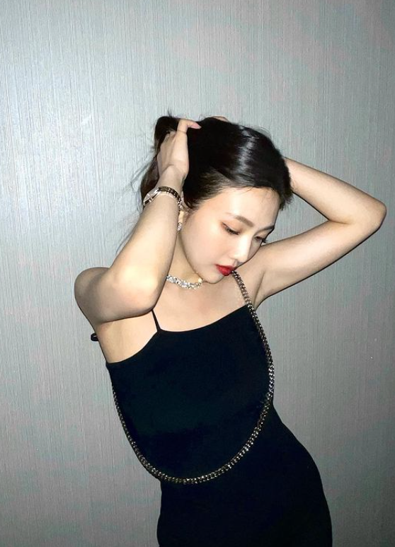 젖살 어디갔지... '곰신' 조이, 여리여리 극세사 몸매[★SNS]