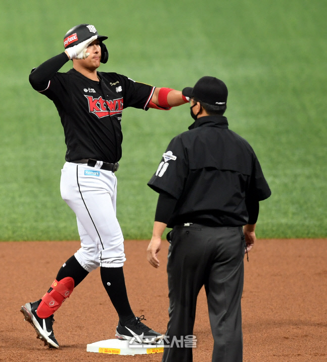 [포토] 황재균, 1회 선취점 뽑는 적시2루타