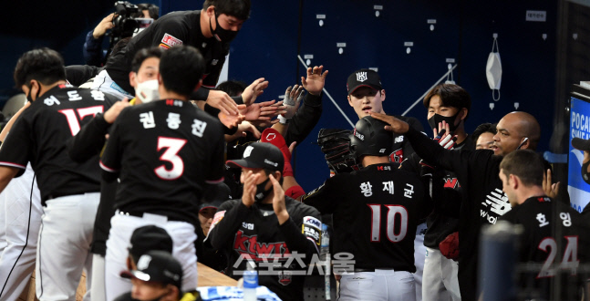 [포토] 득점 올린 황재균 '출발 좋아'