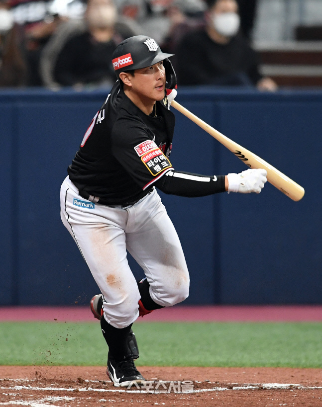 [포토]KT 황재균, 1타점 2루타 또 간다!