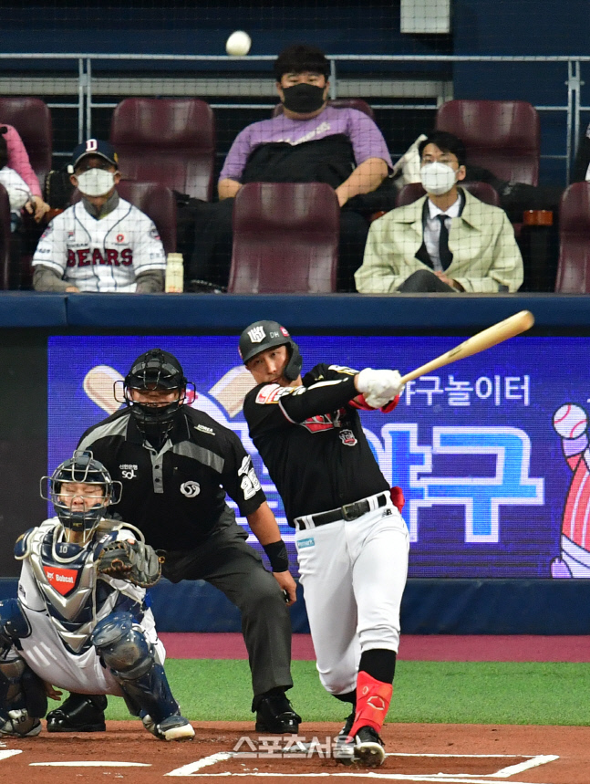 선제타점 올리는 황재균, 넘어갈뻔[포토]