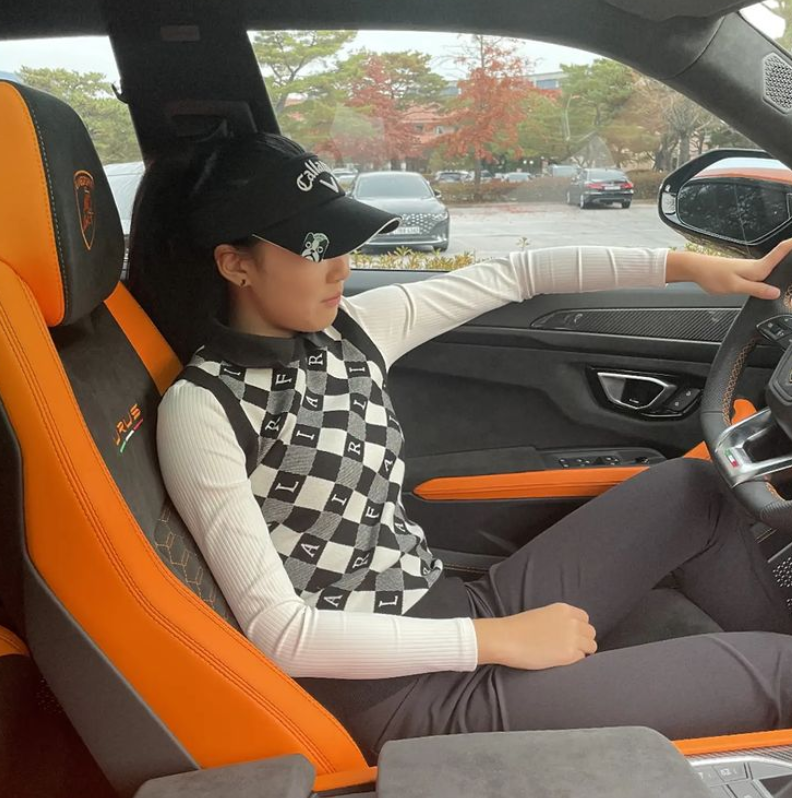 람보르기니 탄 송지아, 15세 무면허 허세 