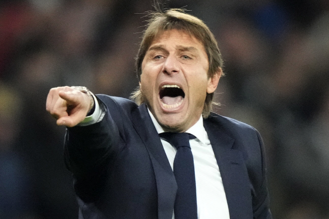 "비스킷은 1개만" 콘테 감독, 은퇴한 '제자' 존 테리에게도 애정의 잔소리