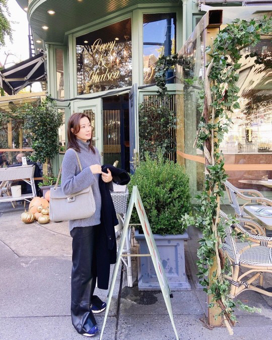 손태영,뉴욕거리도 런웨이로 만든 미모...노마스크 일상[★SNS]