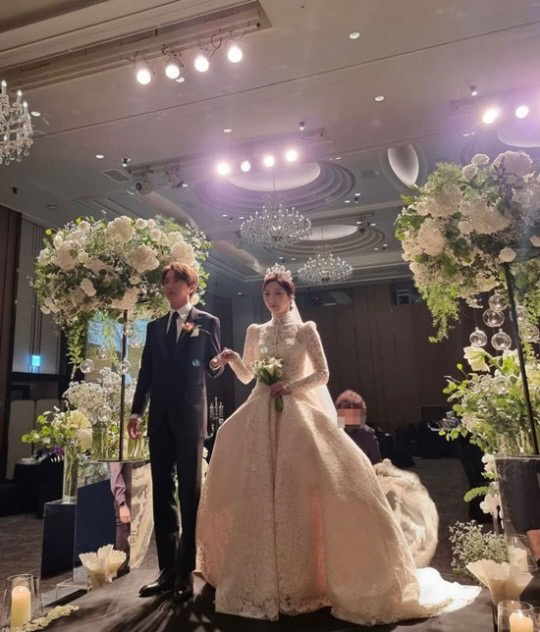 이특,누나 박인영 손잡은 결혼식 공개... "축하해, 잘 살아!"