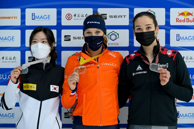 쇼트트랙 이유빈, 월드컵 3차 1500m 은빛 레이스…최민정은 실격 처리