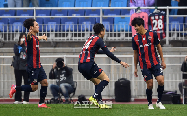 [포토]결승골 넣은 수원FC 정재용