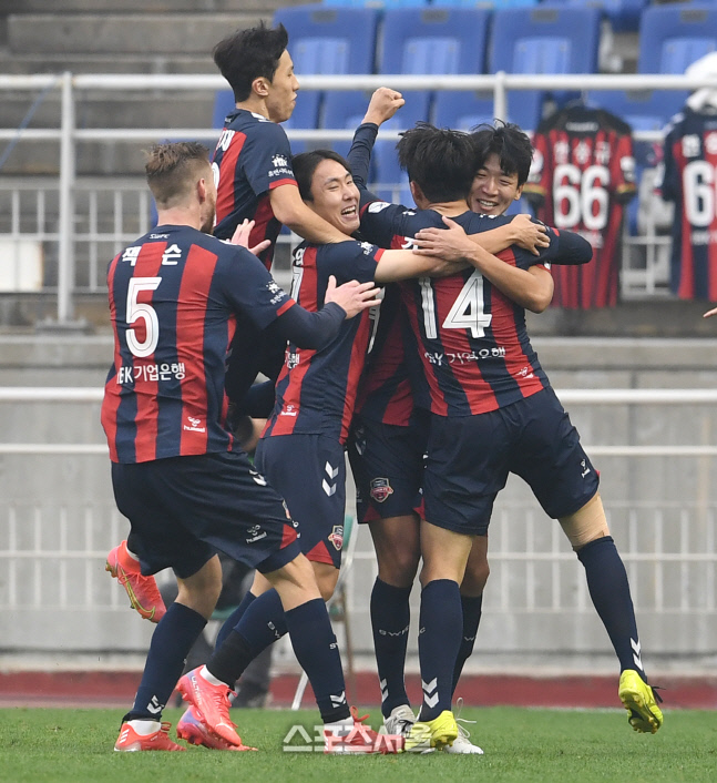 [포토]결승골 수원FC 정재용, 전북 잡았다!