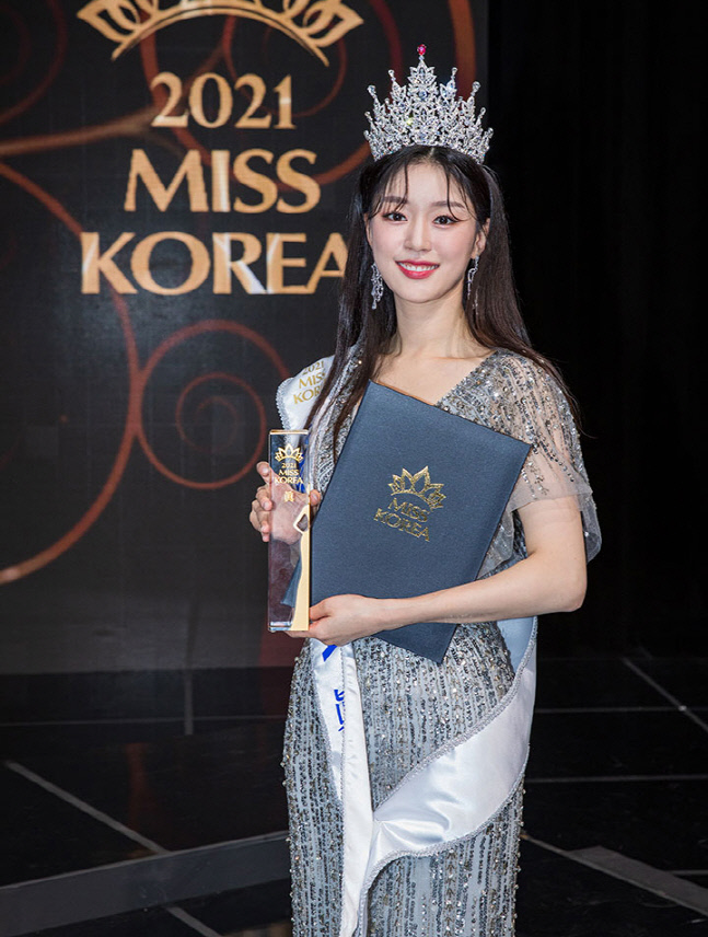 올해 한국최고의 미인으로 뽑힌 미스코리아 진 최서은, "영어를 잘하는 장점을 살려 할리우드로 진출하고 싶다."