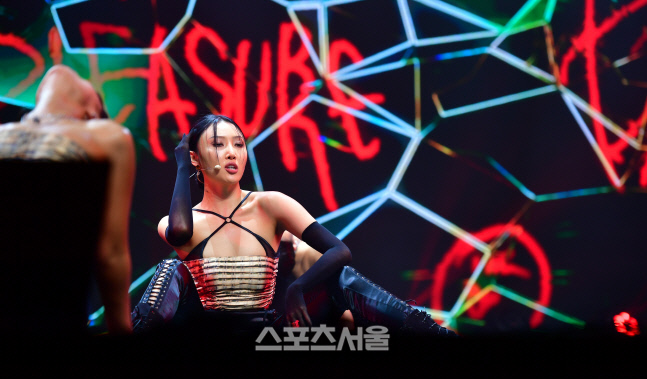 '퇴폐를 넘어 아름다움으로' 화사[포토]