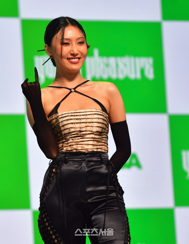 \'무대에 서니 멈추지않는 미소\' 화사[포토]