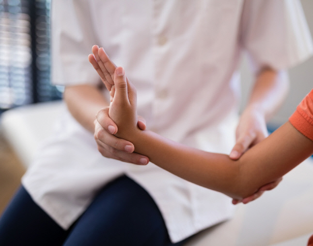 겨울철 손목터널증후군, 비 수술 치료법 PDRN DNA 주사 관심