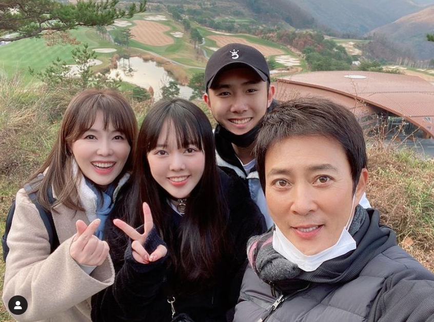 '이런 놀이기구 처음' 최수종♥하희라, 아들 푸쉬업 어부바에 함박웃음 