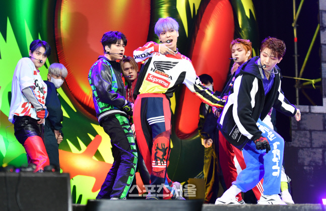 고스트나인 최준성  \'Control\' 열띤 무대[포토]