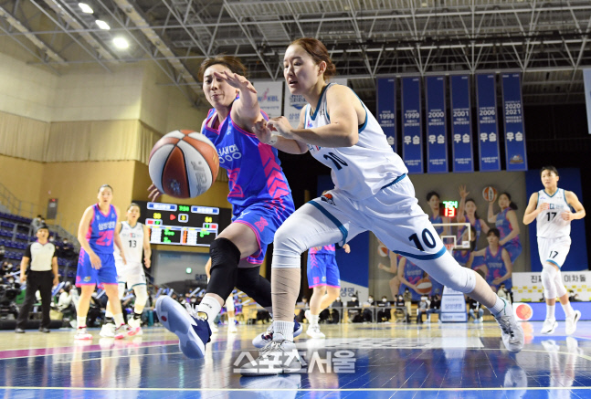 [포토]삼성생명 이주연, 내가 먼저!