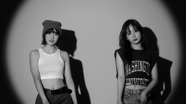 'JYP 신인 걸그룹' 멤버 해원&릴리(LILY), 듀엣 커버 영상 공개