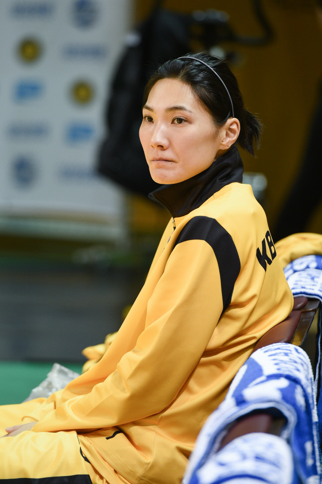 잘나가는 국민은행, 최희진 부상 암초 만났다…6주 결장 예정[SS현장]