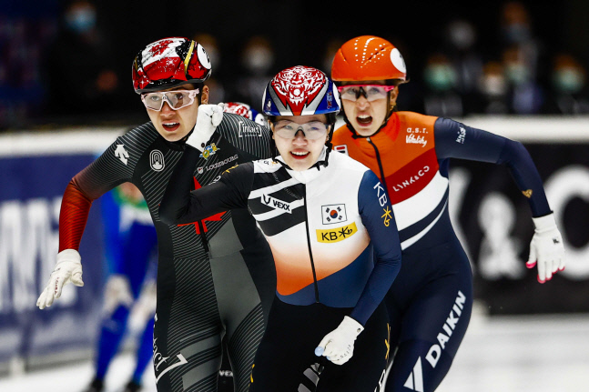 '이유빈 쇼타임'…한국 쇼트트랙 베이징 올림픽 남녀 1500m 출전권 3장씩 획득