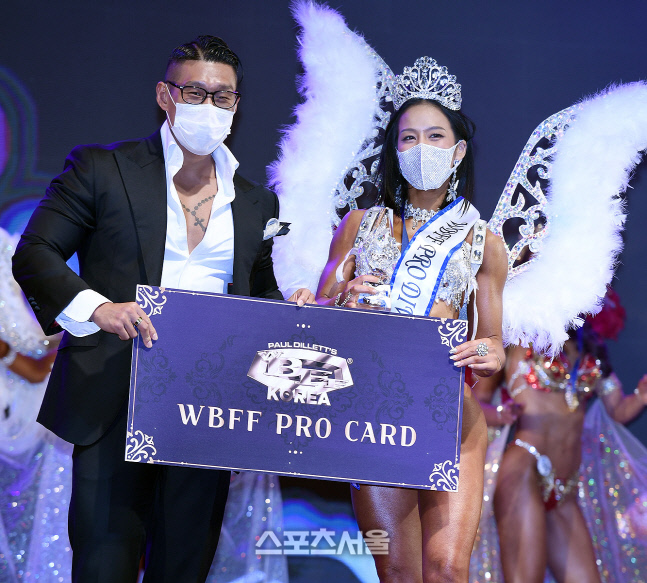환상의 미모를 뽐내는 윤소영, 2021년 WBFF 코리아의 비키니여신이랍니다! [포토]