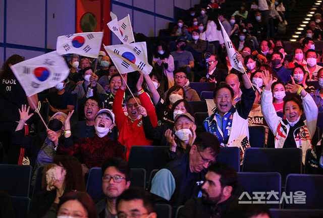 세계탁구선수권 응원단 환호