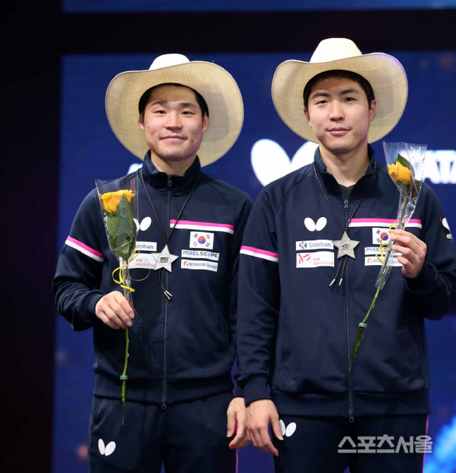 장우진-임종훈 아쉽다...금메달 문턱 스웨덴조에 석패 [세계탁구선수권대회]