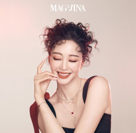 "사랑스러운 팜므파탈" 한예슬,뽀글이머리 크리스마스 여신!