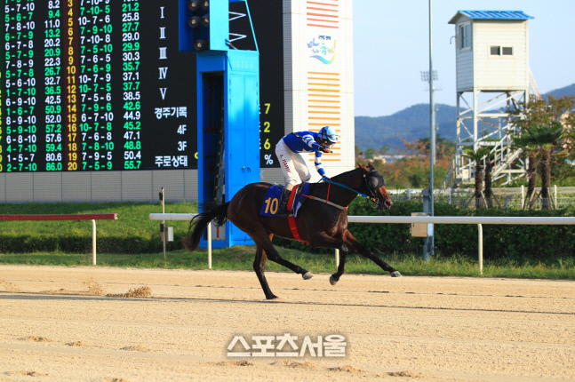 기획2. 아름다운질주Stakes 우승하는 영광의레전드