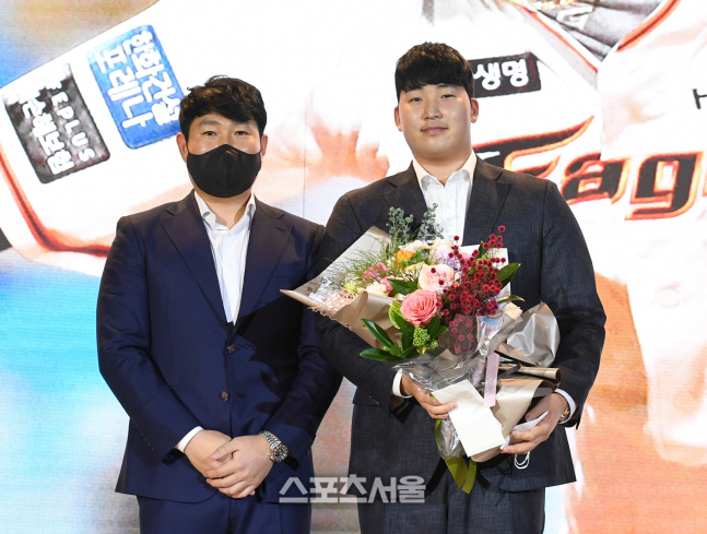 [포토]양의지-김민우, 시상자-수상자로!