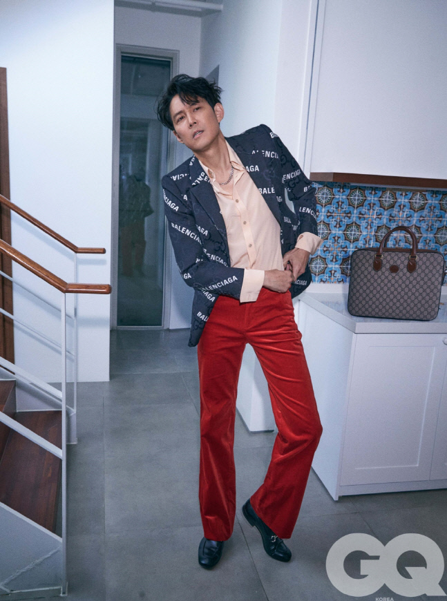 사진 4. 이정재와 함께한 지큐 12월호