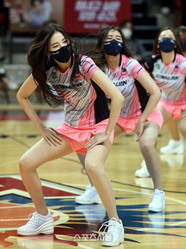[포토] KGC 치어리더 '유연하게'
