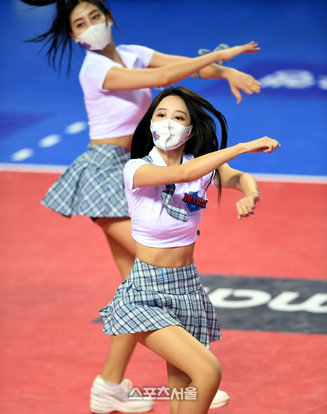 [포토] 기업은행 치어리더 '승리를 위하여'