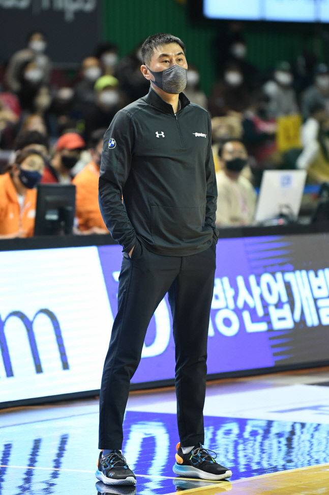 첩첩산중 삼성, 연패 탈출에도 웃지 못한 이상민 감독