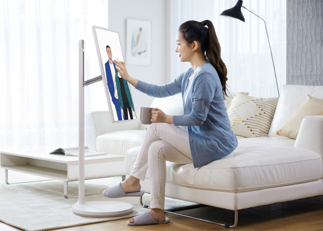 '품절 대란' LG 스탠바이미, MZ세대 '취향 저격' 나선다