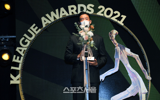 [포토]전북 현대 홍정호, K리그 어워즈 2021 MVP