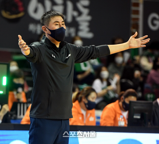 [패장] 삼성 이상민 감독 "상대가 우리 수비 간파했다. 선수들은 잘했다"