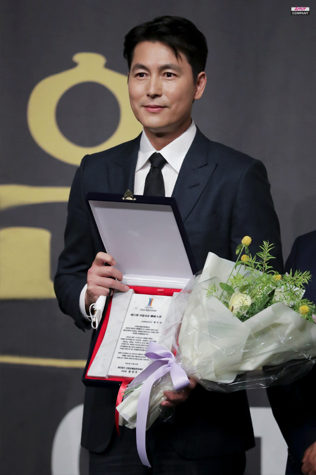 정우성, 코로나19 치료 마치고 자가격리 해제[공식]