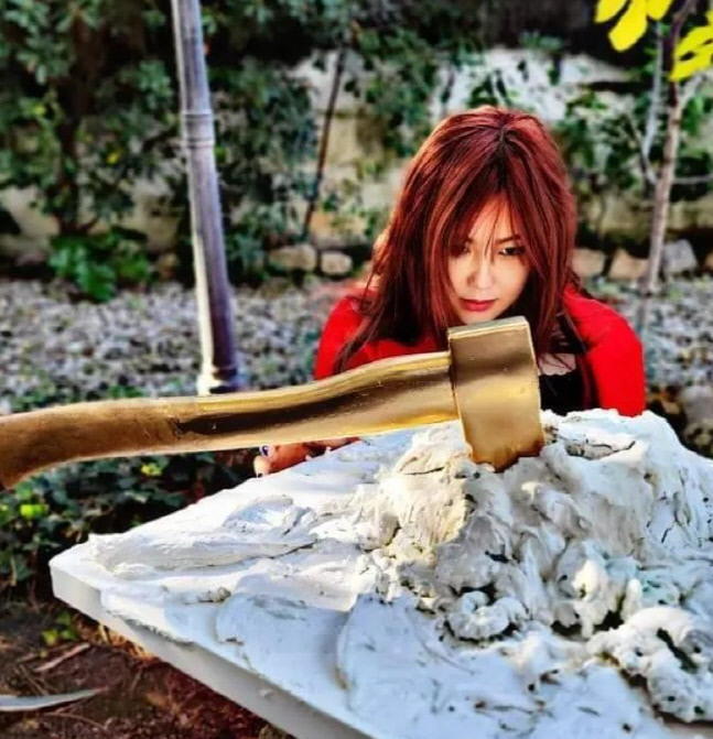 솔비, 국제예술상 대상 받은 뒤 소감 "채찍을 주듯 고난이 반복됐다"