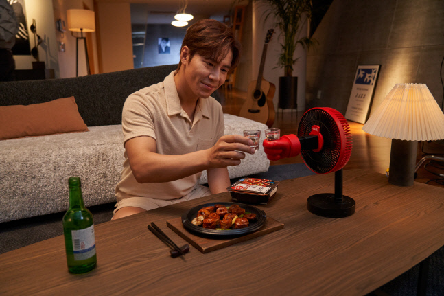 [사진2]안주야_이규형모델과 혼술선풍기