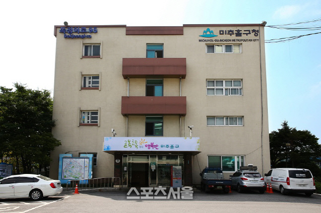 인천 미추홀구, 숭의교회 목사 부부 중 부인A씨 고발..."역학조사 혼선에 코로나 확산"