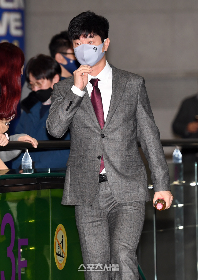 [포토]골든글러브 시상식 참석하는 KIA 김종국 감독