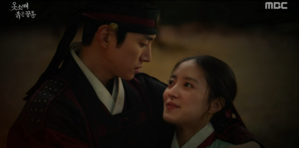 '옷소매' 이세영, 신호연으로  '역모' 이준호 구했다! 와락 껴안은 둘[SS리뷰]