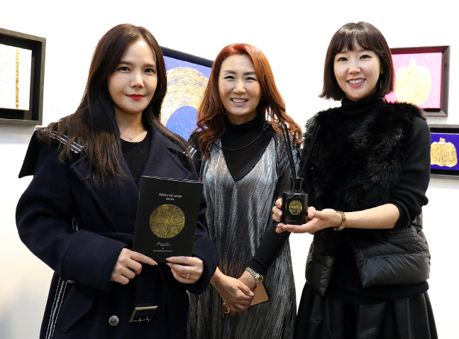 브라이틀리 웍스 김소현 대표, 서숙양 작가와 손잡고 '빛의 향기' 전시회를 열었죠 [포토]