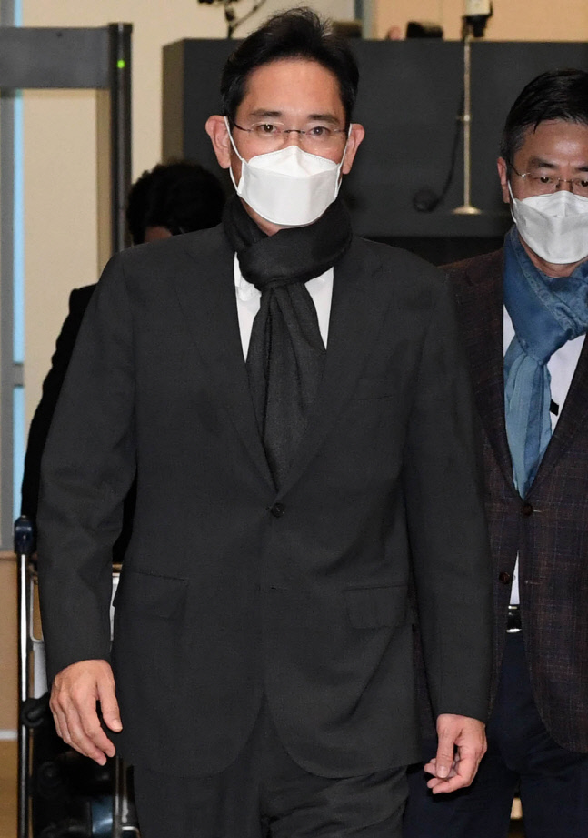 중동 출장 마치고 귀국하는 이재용 삼성전자 부회장<