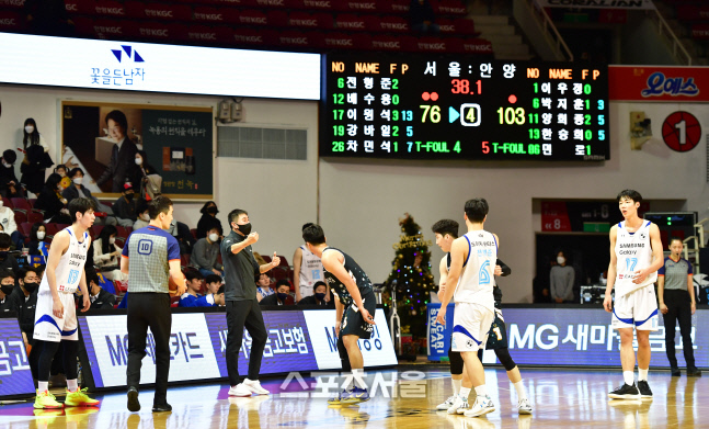 선수들 막판 독려하는 이상민 감독[포토]